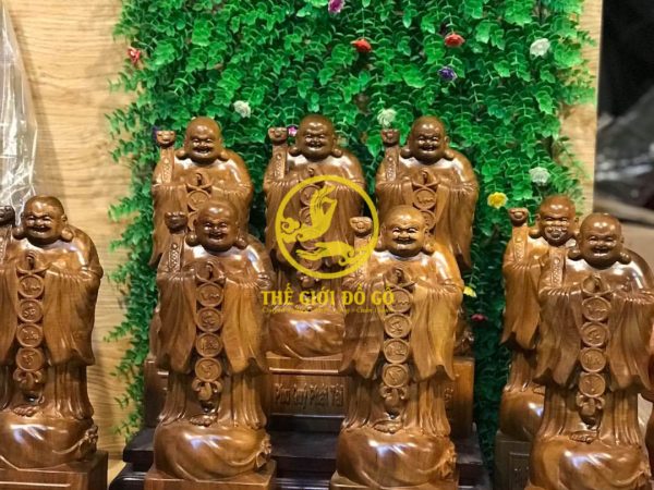Tượng chúc phúc gỗ bách xanh
