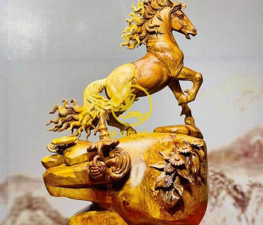 Tượng nhất mã gỗ nu hương