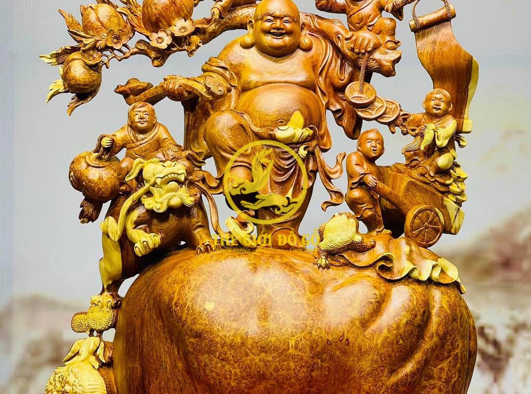 Tượng Di Lặc vác cành đào gỗ nu hương