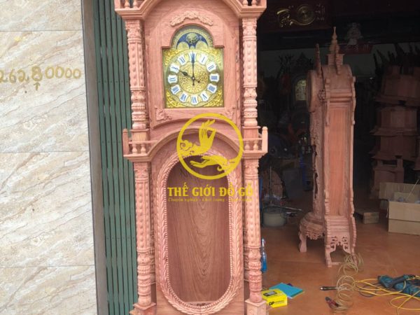 Đồng hồ tứ trụ mộc đục hoa hồng trơn